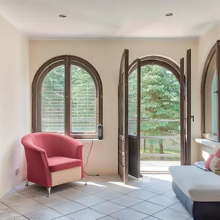 Дом отдыха 7 Bedroom Lovely In Пасым